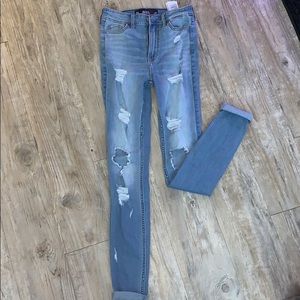 Hollister Super Skinny High rise size 23